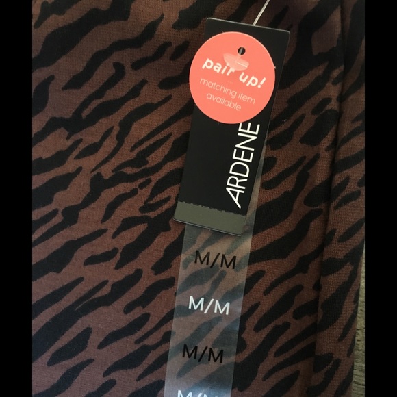 🆕 2 piece crop top & crop pants 🆕 - Picture 6 of 7